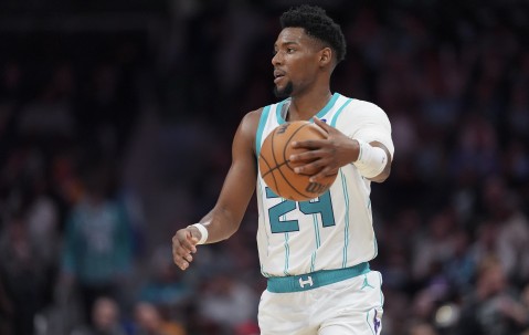 开云体育app-手感好得多攻！布兰登·米勒打满首节 5中5&amp;三分3中3轰下16分！